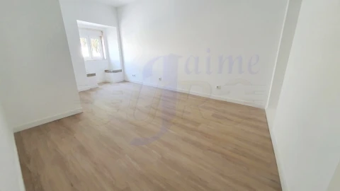 Moradia T1 para Venda em Agualva e Mira-Sintra