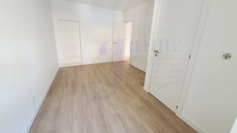 Moradia T1 para Venda em Agualva e Mira-Sintra