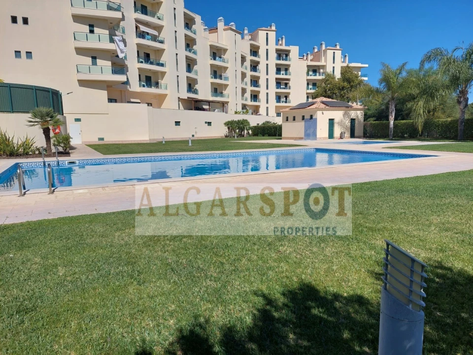 Apartamento T3 para Venda em Quarteira Foto 3