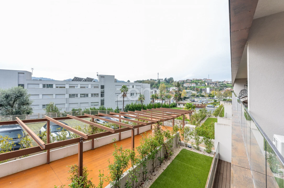 Apartamento T2 para Arrendamento em Caldas de Vizela (São Miguel e São João) Foto 24