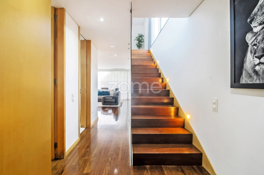 Moradia T4 para Arrendamento em Canelas Foto 26