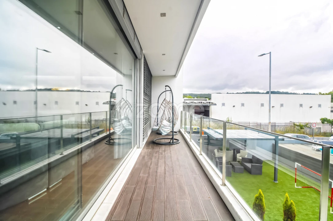 Moradia T4 para Arrendamento em Canelas Foto 20