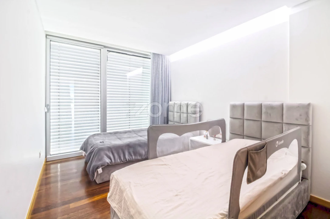 Moradia T4 para Arrendamento em Canelas Foto 43