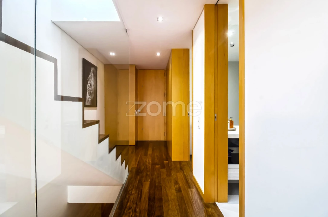 Moradia T4 para Arrendamento em Canelas Foto 4