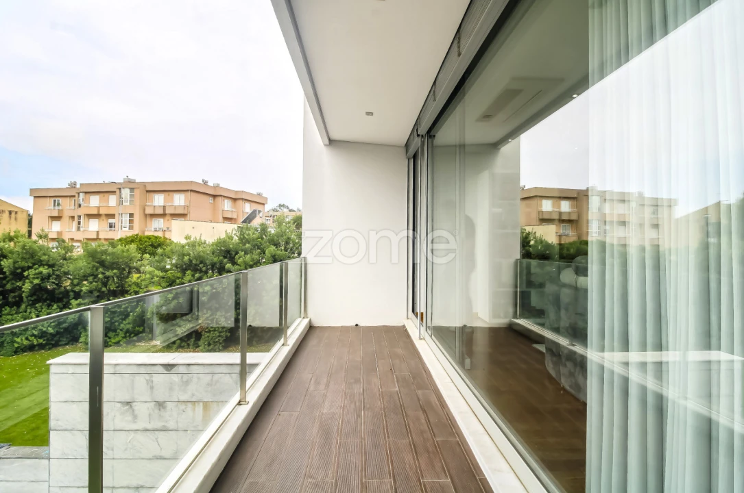 Moradia T4 para Arrendamento em Canelas Foto 22