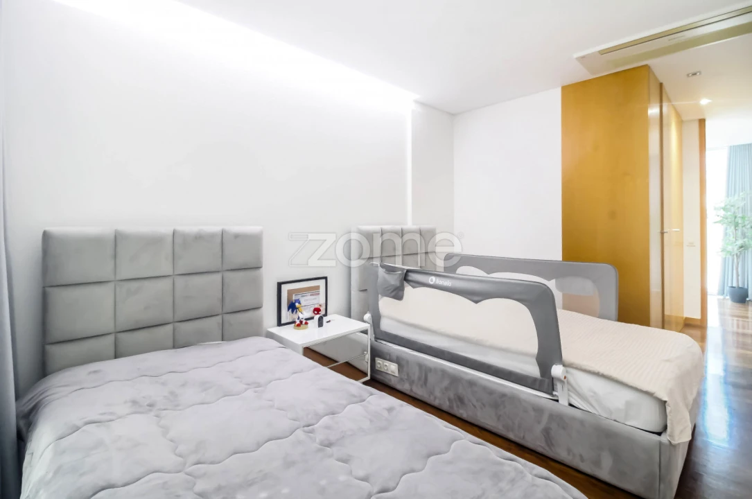 Moradia T4 para Arrendamento em Canelas Foto 44