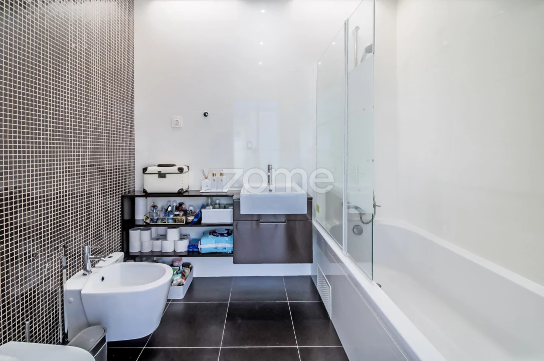 Moradia T4 para Arrendamento em Canelas Foto 40