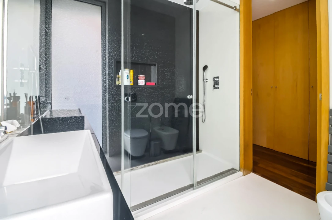 Moradia T4 para Arrendamento em Canelas Foto 34