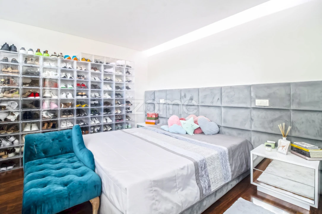 Moradia T4 para Arrendamento em Canelas Foto 49