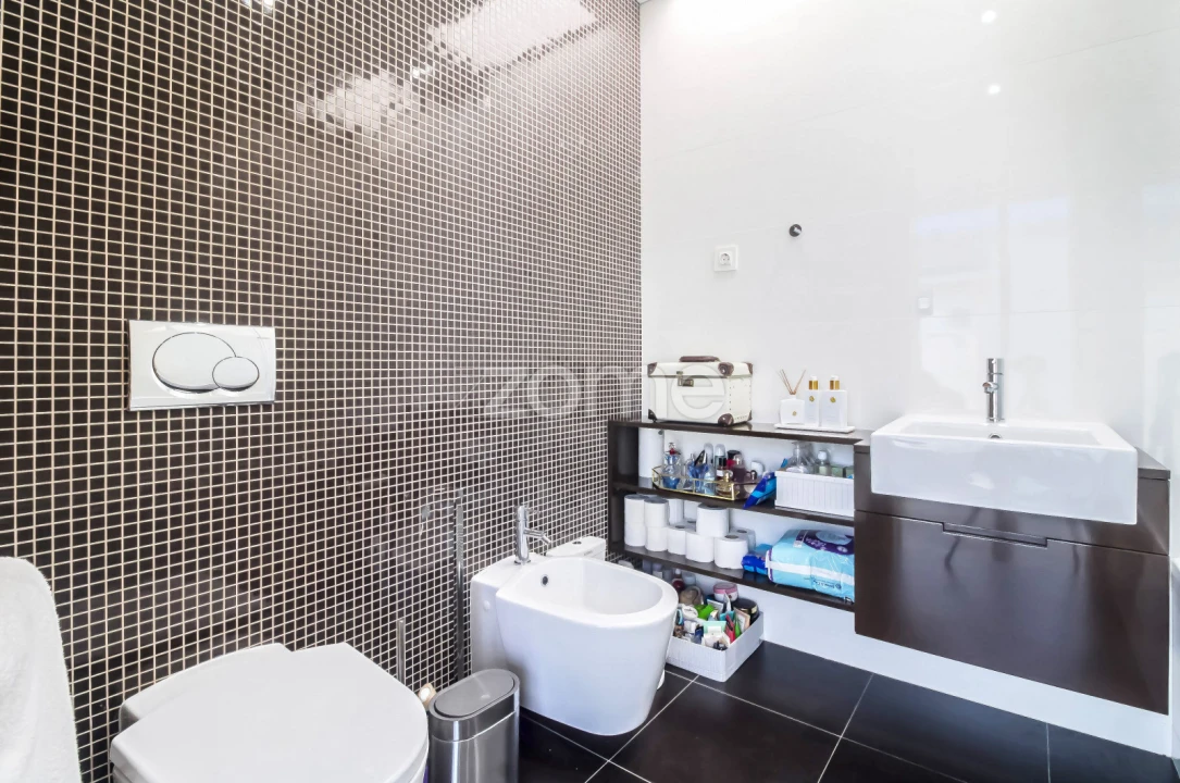 Moradia T4 para Arrendamento em Canelas Foto 41