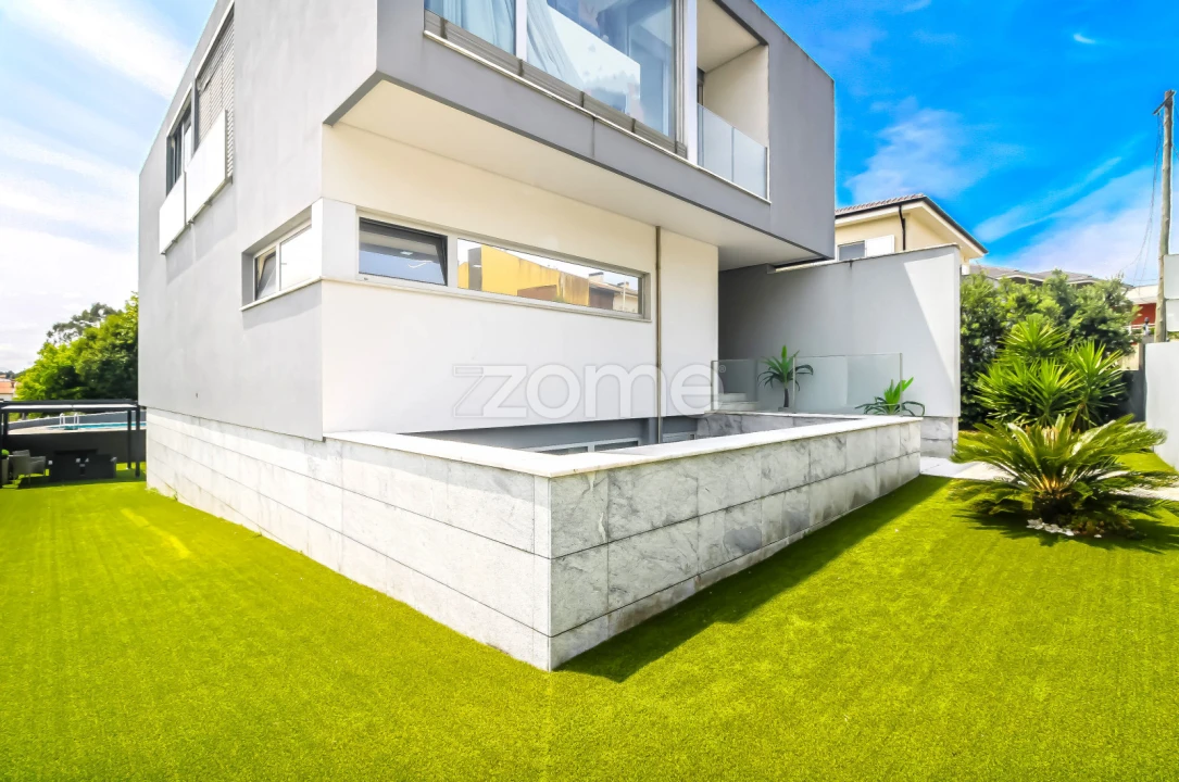 Moradia T4 para Arrendamento em Canelas Foto 60