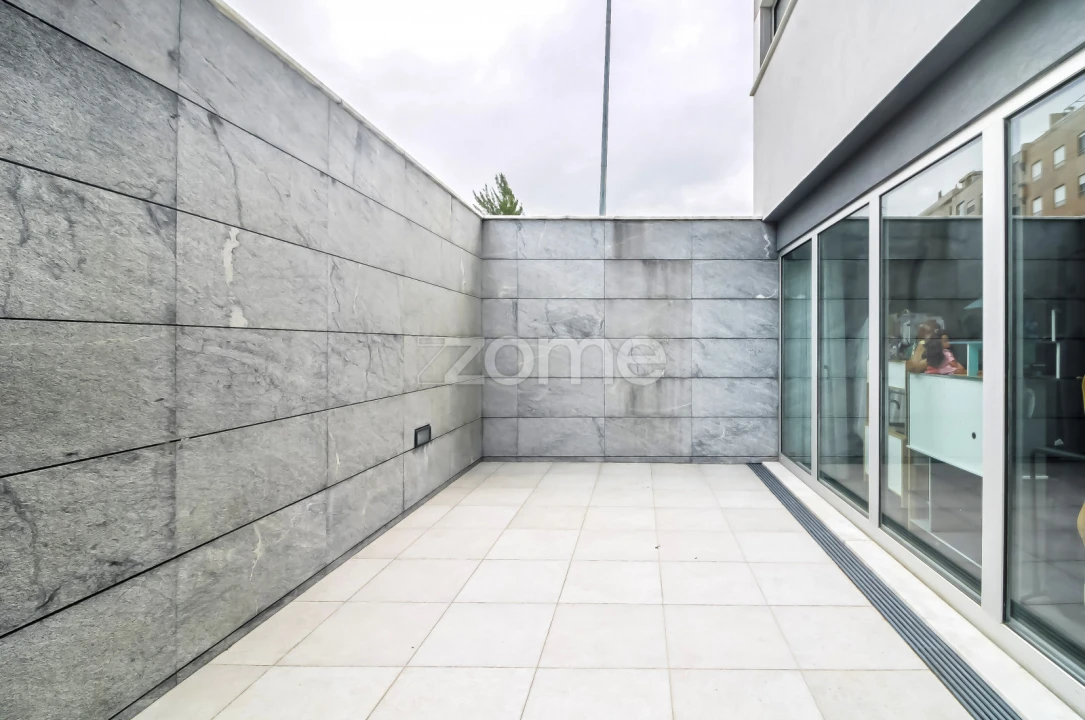 Moradia T4 para Arrendamento em Canelas Foto 56