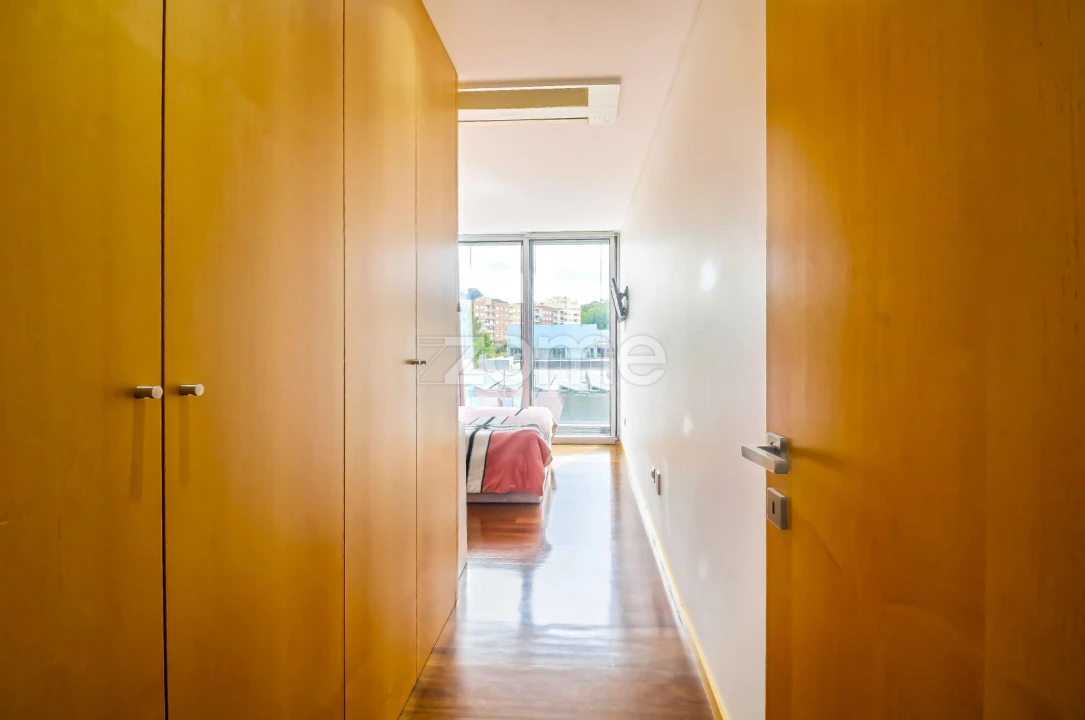 Moradia T4 para Arrendamento em Canelas Foto 37