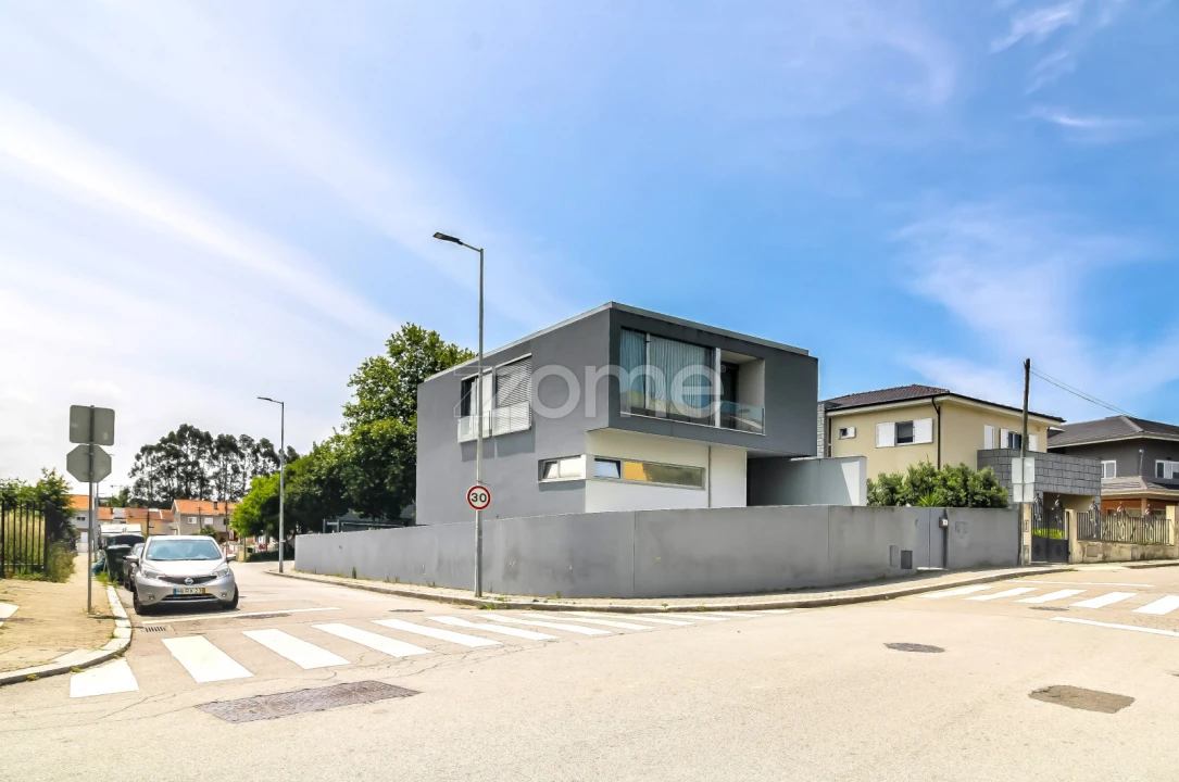 Moradia T4 para Arrendamento em Canelas Foto 71