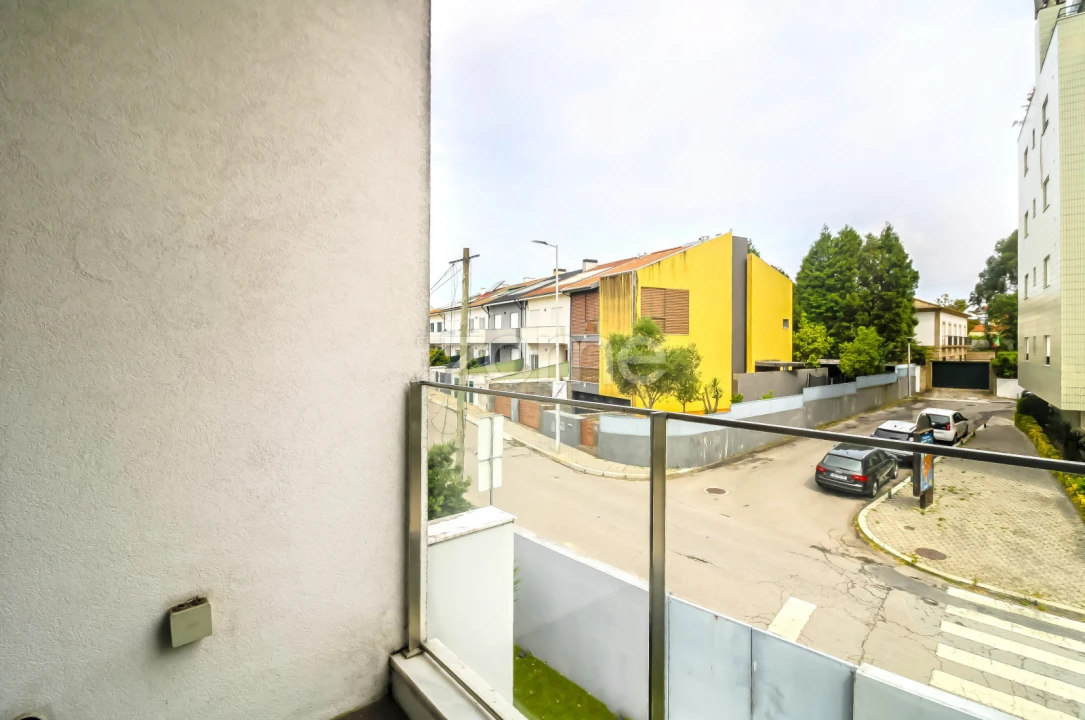 Moradia T4 para Arrendamento em Canelas Foto 48