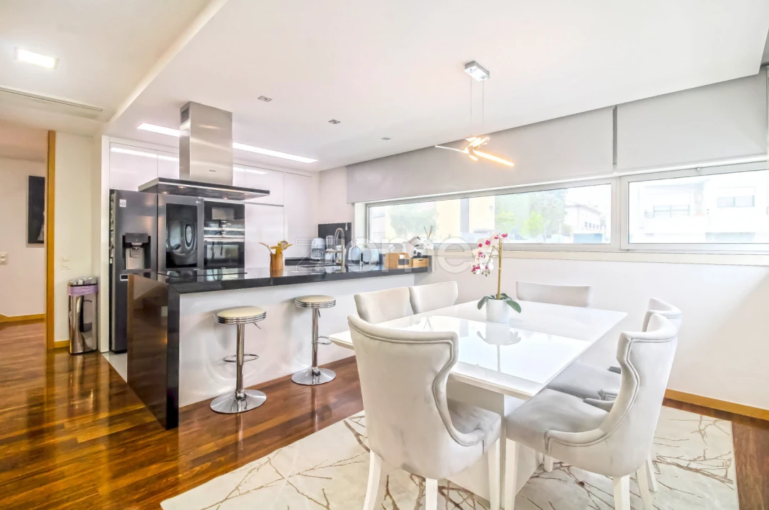 Moradia T4 para Arrendamento em Canelas Foto 13