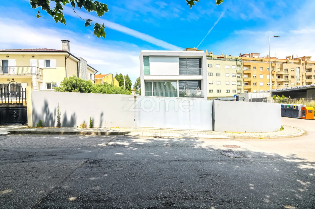 Moradia T4 para Arrendamento em Canelas Foto 70