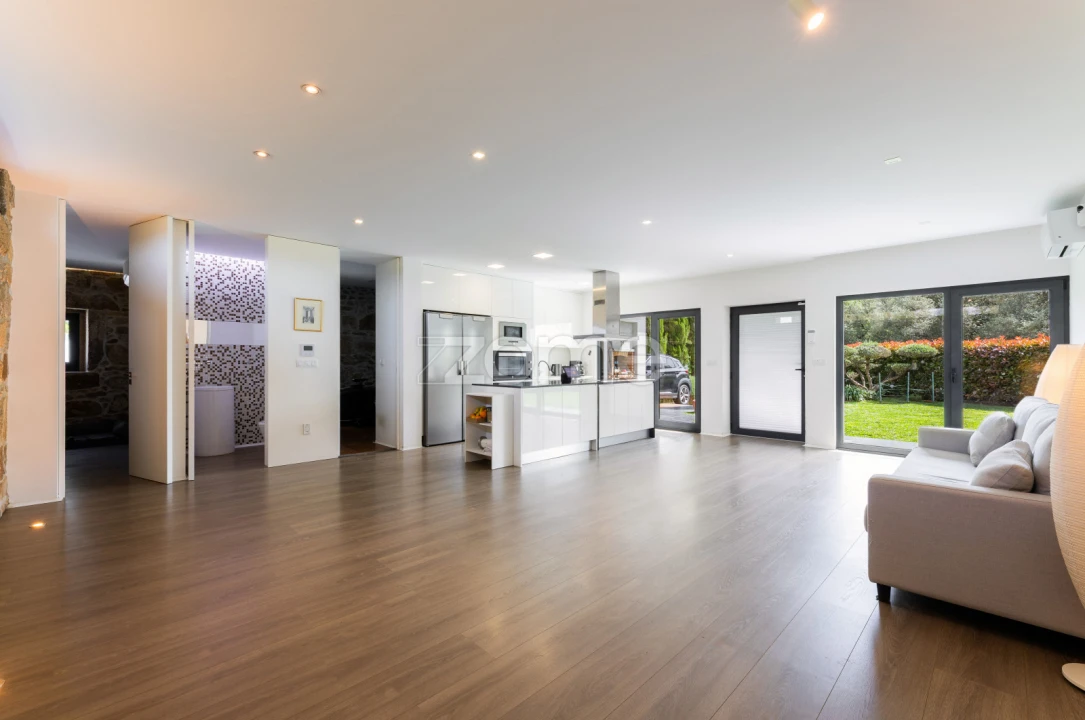 Moradia T4 para Venda em Santa Lucrécia de Algeriz e Navarra Foto 8