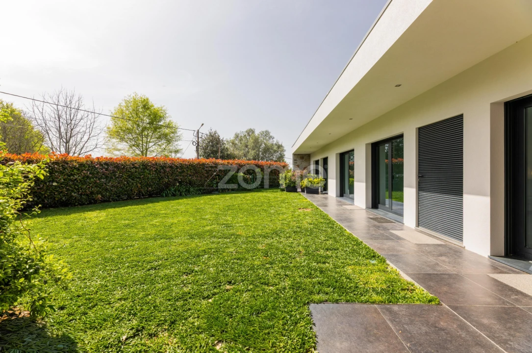 Moradia T4 para Venda em Santa Lucrécia de Algeriz e Navarra Foto 4