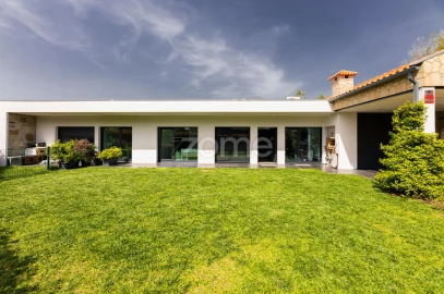 Moradia T4 para Venda em Santa Lucrécia de Algeriz e Navarra