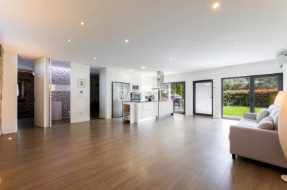 Moradia T4 para Venda em Santa Lucrécia de Algeriz e Navarra