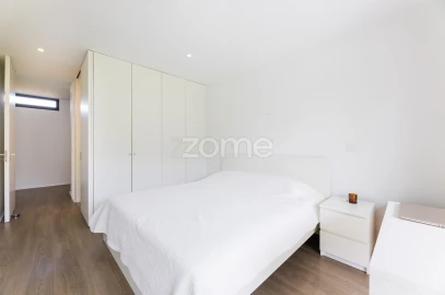 Moradia T4 para Venda em Santa Lucrécia de Algeriz e Navarra