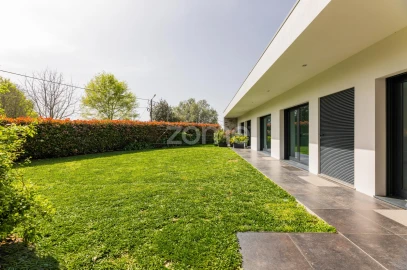 Moradia T4 para Venda em Santa Lucrécia de Algeriz e Navarra