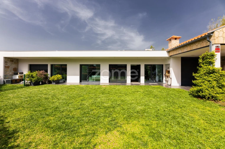 Moradia T4 para Venda em Santa Lucrécia de Algeriz e Navarra Foto 2