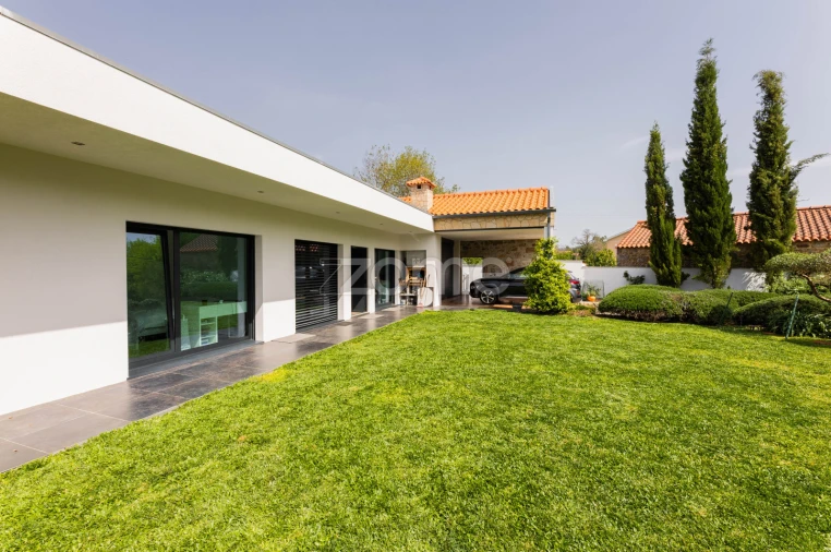 Moradia T4 para Venda em Santa Lucrécia de Algeriz e Navarra Foto 3