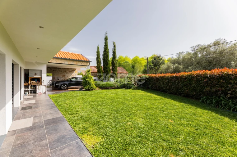 Moradia T4 para Venda em Santa Lucrécia de Algeriz e Navarra Foto 26