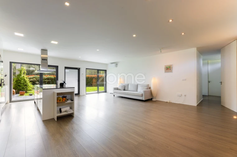 Moradia T4 para Venda em Santa Lucrécia de Algeriz e Navarra Foto 7