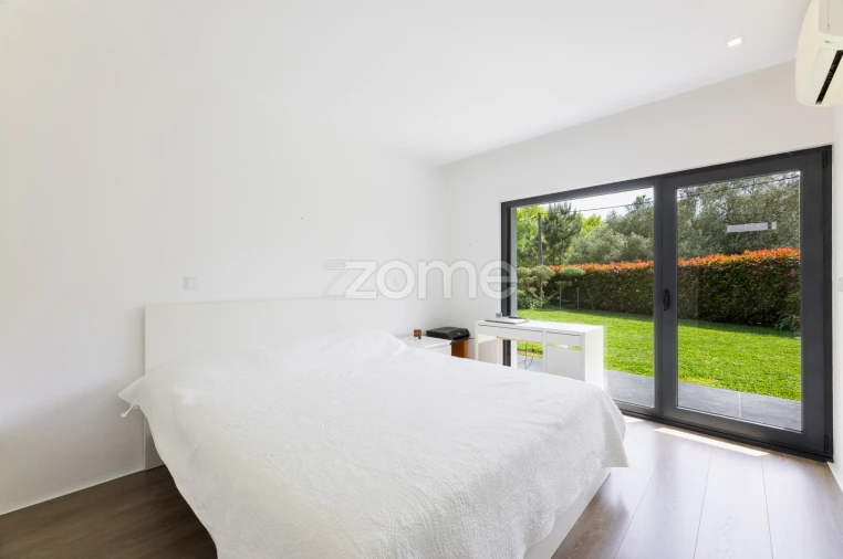 Moradia T4 para Venda em Santa Lucrécia de Algeriz e Navarra Foto 13