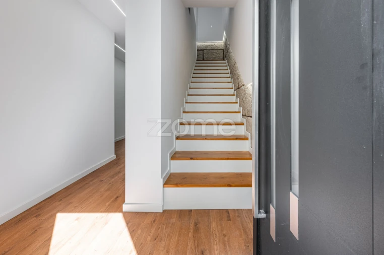 Moradia T4 para Venda em Lanhelas Foto 2