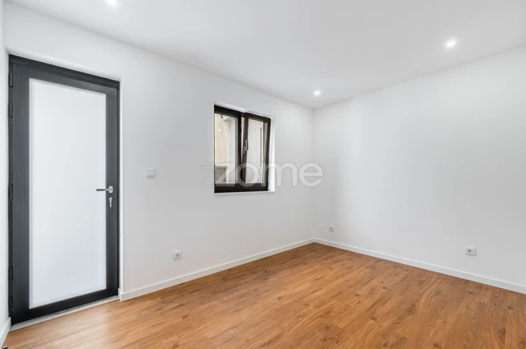 Moradia T4 para Venda em Lanhelas Foto 3