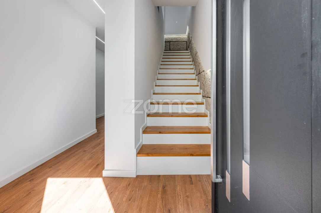 Moradia T4 para Venda em Lanhelas Foto 2