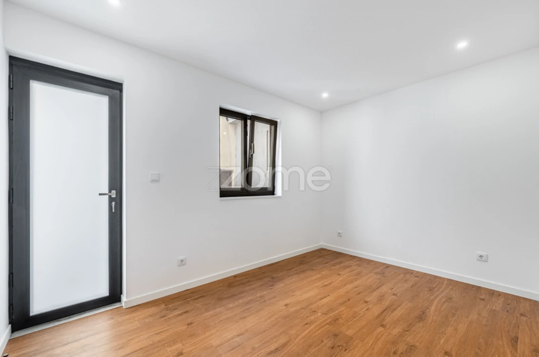 Moradia T4 para Venda em Lanhelas Foto 3