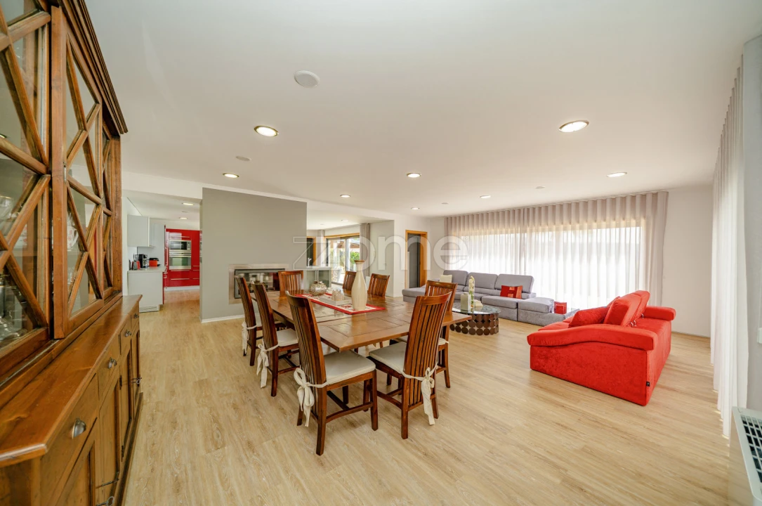 Moradia T5 para Venda em Codeçoso Foto 14