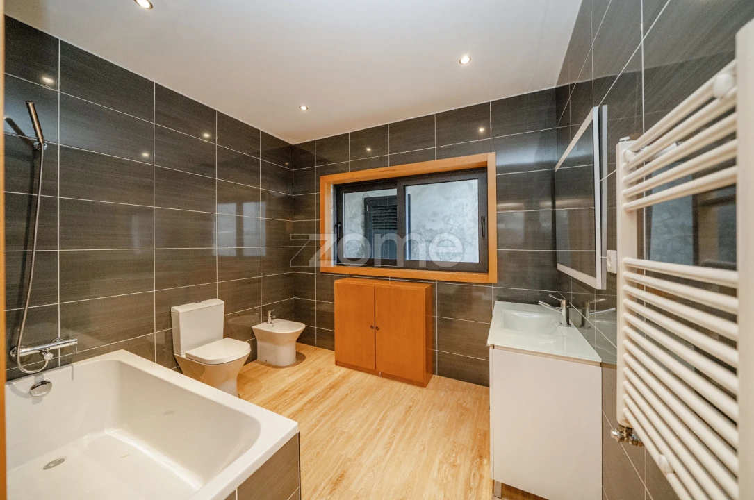 Moradia T5 para Venda em Codeçoso Foto 15