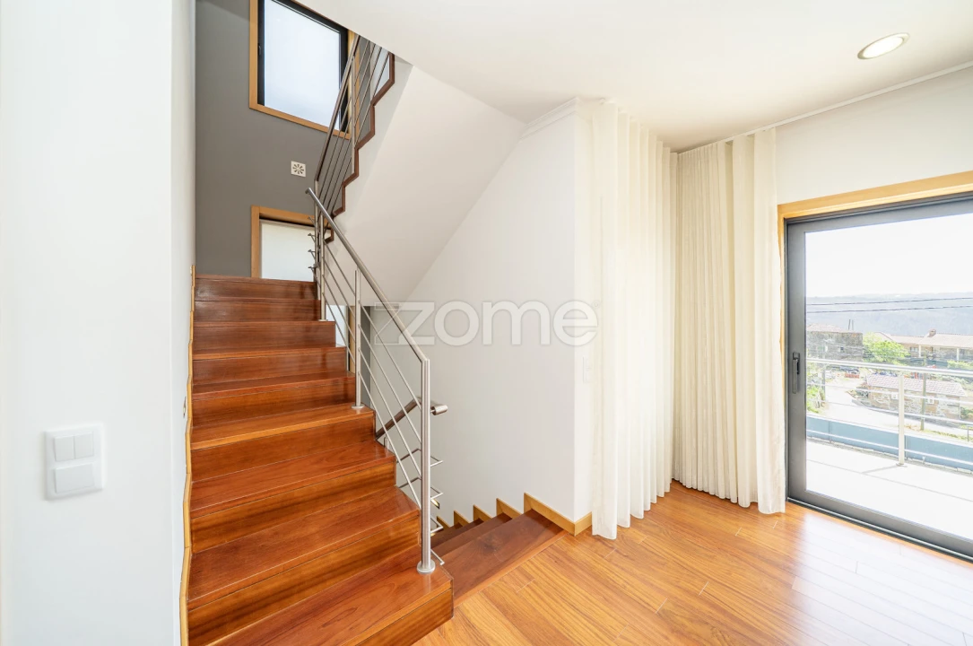 Moradia T5 para Venda em Codeçoso Foto 17