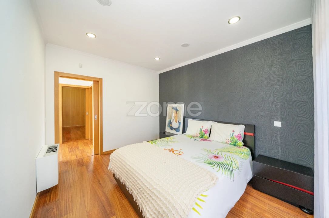 Moradia T5 para Venda em Codeçoso Foto 22