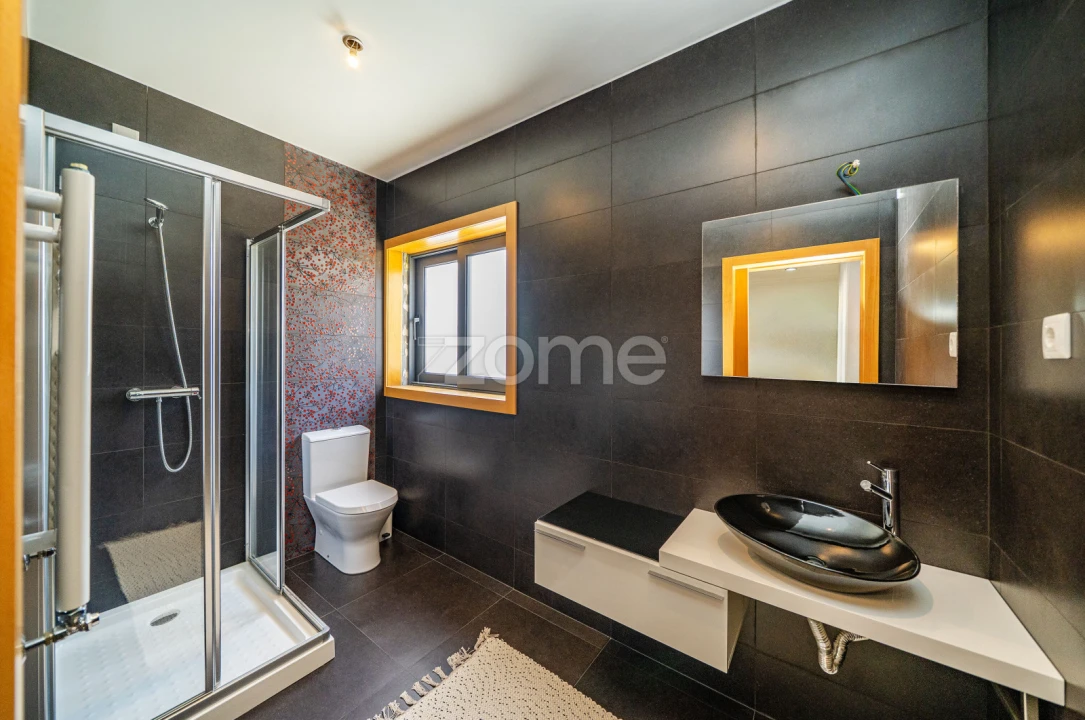 Moradia T5 para Venda em Codeçoso Foto 29