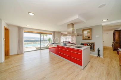 Moradia T5 para Venda em Codeçoso