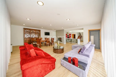 Moradia T5 para Venda em Codeçoso