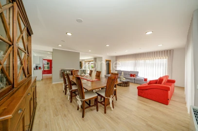 Moradia T5 para Venda em Codeçoso