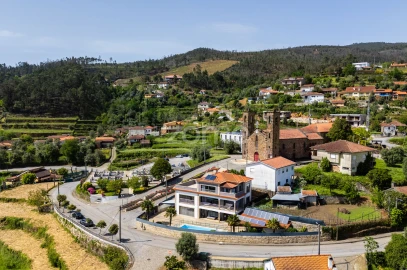 Moradia T5 para Venda em Codeçoso