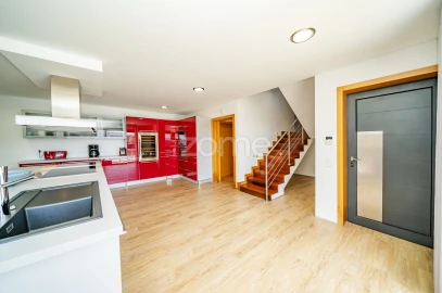 Moradia T5 para Venda em Codeçoso