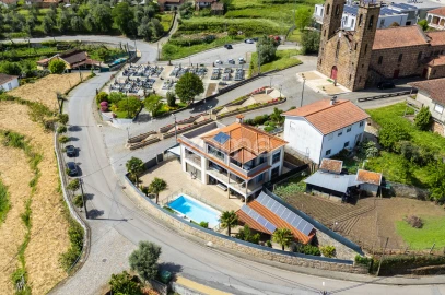 Moradia T5 para Venda em Codeçoso