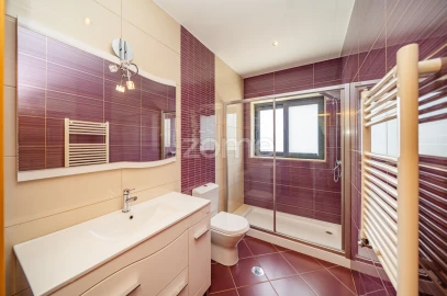 Moradia T5 para Venda em Codeçoso