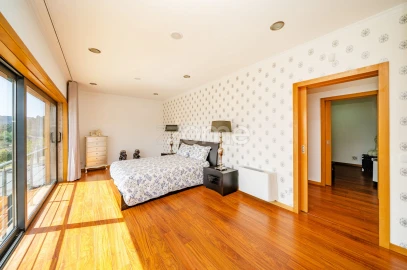 Moradia T5 para Venda em Codeçoso