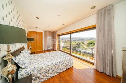 Moradia T5 para Venda em Codeçoso